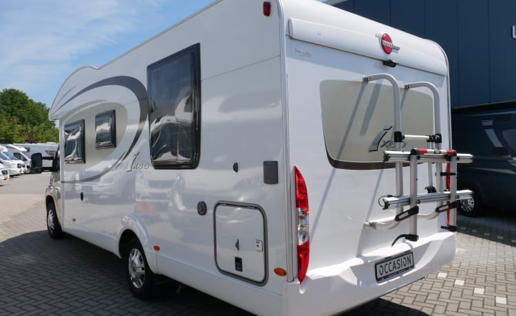 Burstner Ixeo, 2 berth- 4 seats.