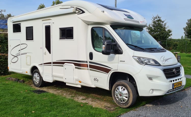Beautiful 2 to 5 person MC Louis Sovereign 60G motorhome
