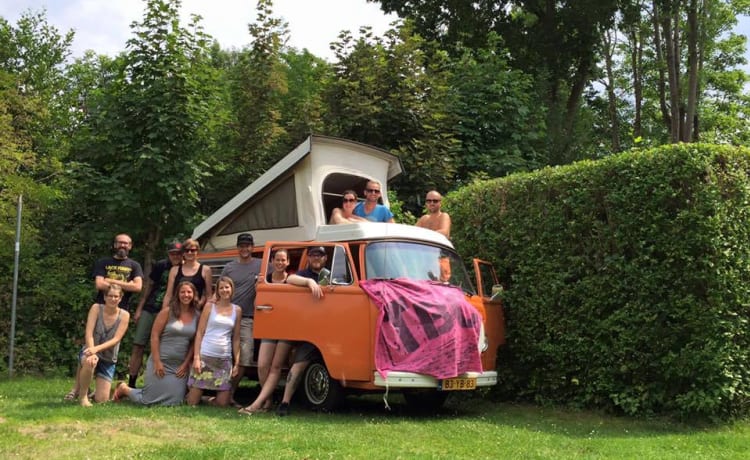 Lady Orange – Volkswagen Camperbus uit 1974