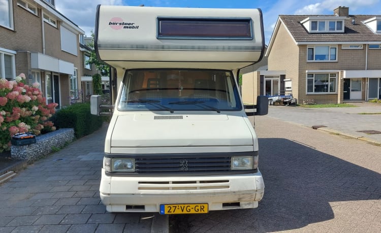 Opa camper – 5p Peugeot alkoof uit 1993