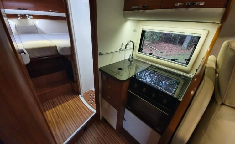 Spacious and luxurious 5 person camper Adria Matrix