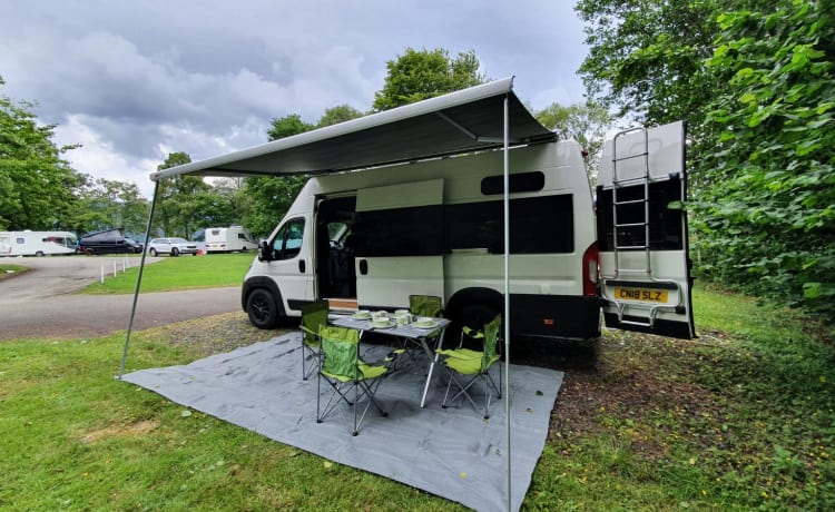 Regianna – 4 Berth Citroën Relay 2023 OFF Grid Conversion