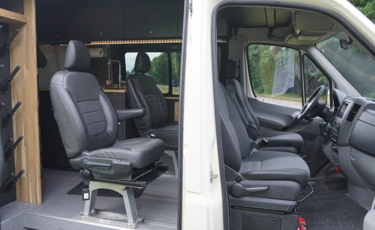 Mercedes-Benz Sprinter Adventure Camper 4 people