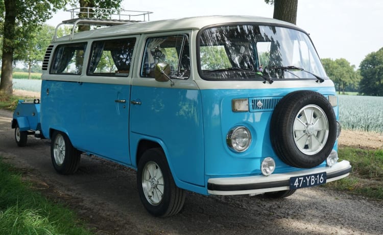 da's Toppy – 2p Volkswagen T2 B campervan uit 1977