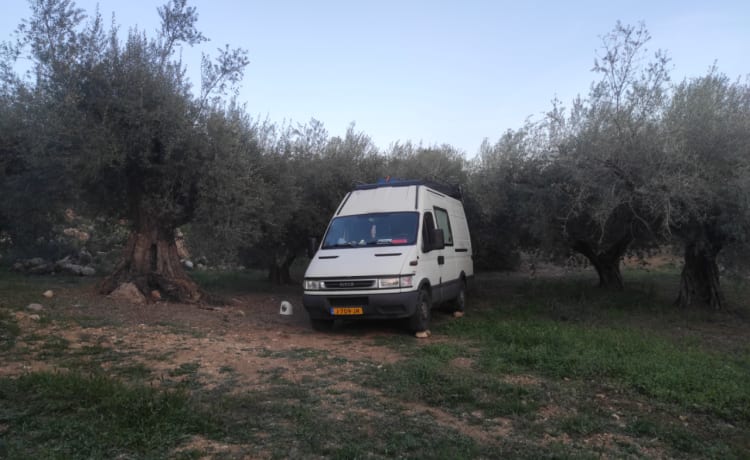 Robuste Iveco quotidien | 5 places | 3 couchages