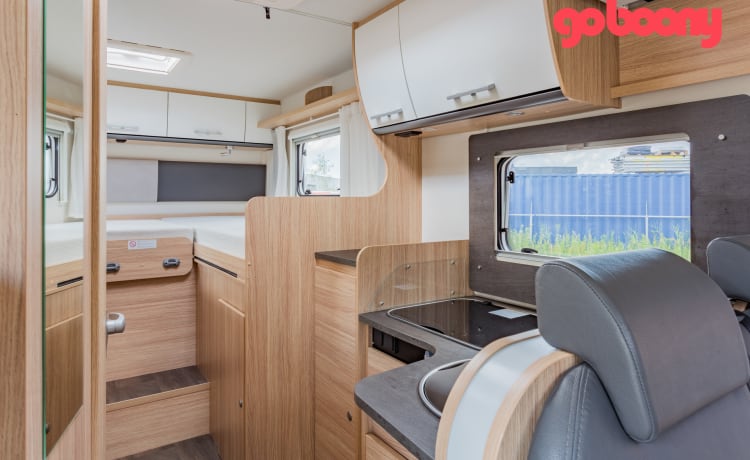 11/20 – 2 berth motorhome with single beds - Automatic