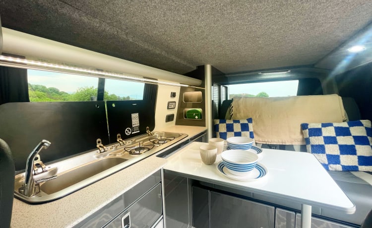 Escapes Scotland Luxury Camper – Camping-car de luxe VW pour 4 personnes