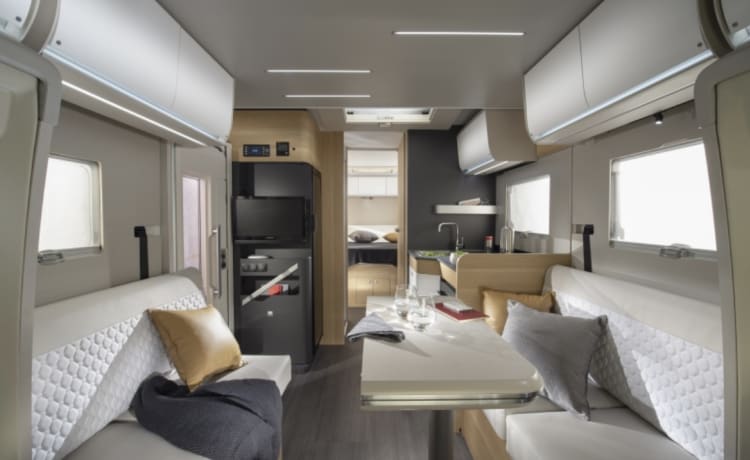 Glamping! – 5p Adria Mobil semi-integrated uit 2021