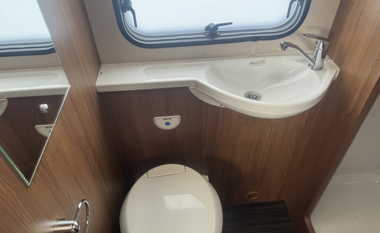 carrie  – 6 berth 4 belt autotrail tribute gt very spacious with two living areas 