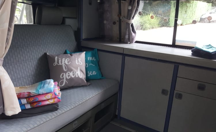 Été -VW T4 California avec toit de couchage fixe