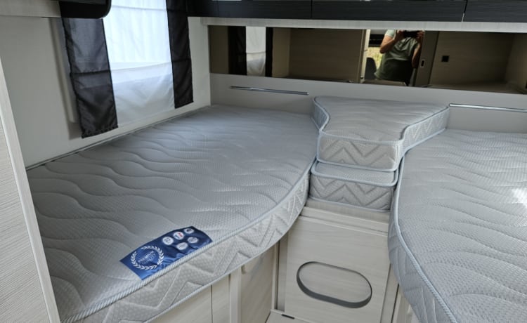 T-277-GP – Chausson 777GA Automatic Titanium Premium very luxurious, km free!