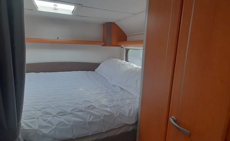 Mercedes Geist Phantom 4 berth AUTOMATIC