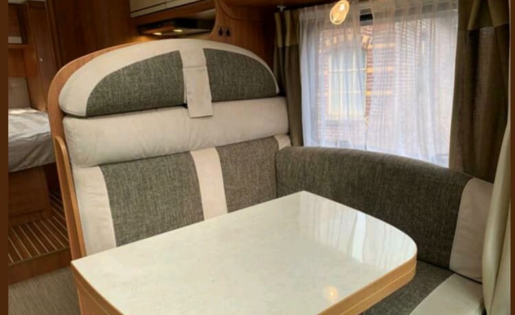 Rapido Camper met Queensbed