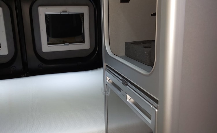 Cherry – Our luxurious 2 berth,4 belts!