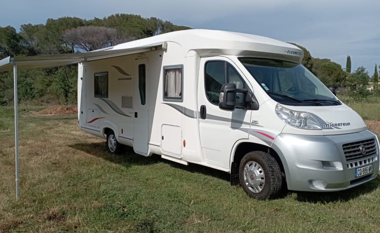 Sarah et Joel – Superb comfortable motorhome