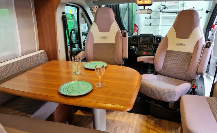 De vrijheid tegemoet met onze ruime LMC Cruiser 731 Comfortline uit 2016