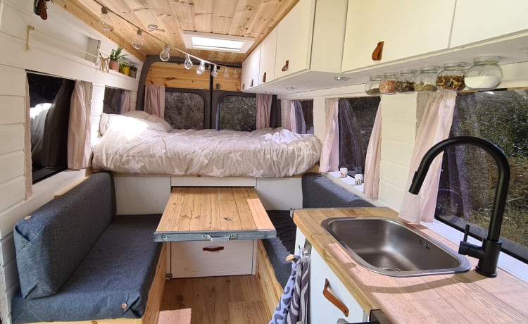 Onnie – Onnie on the Road | Offgrid Vanlife 