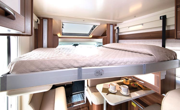 VIP 6 berth & 6 seatbelts – WiFi ✅ 2 TV's ✅ Pets ✅ Bikes ✅ Awning ✅ EU Travel ✅