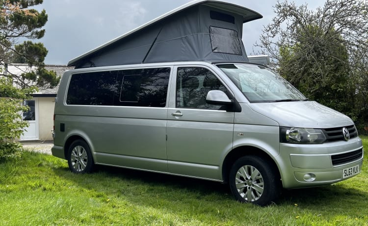 Daphne – 4-persoons Volkswagen campervan uit 2013