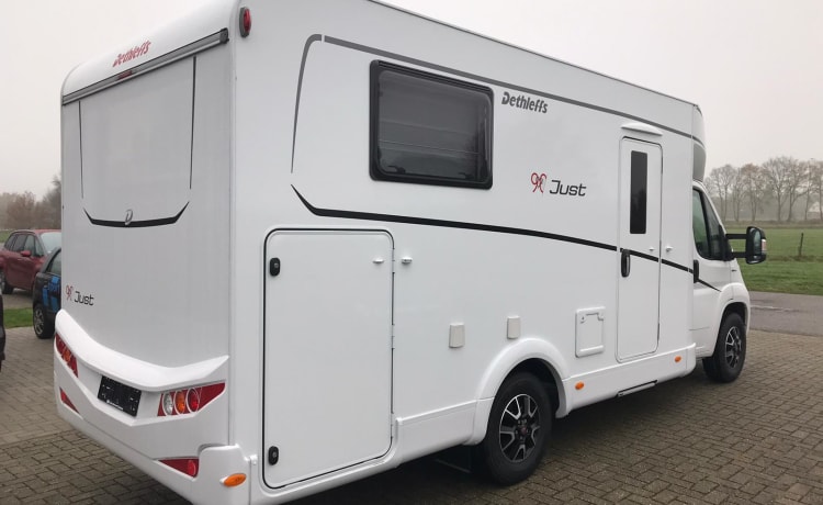 Just T6812 – Dethleffs motorhome for 2 persons