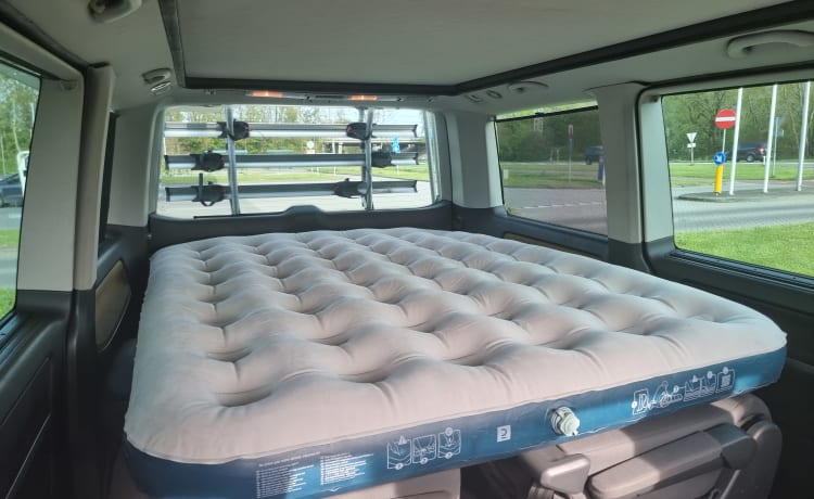 Zwarte 2.5 TDI Multivan T5 Highline Camperbus