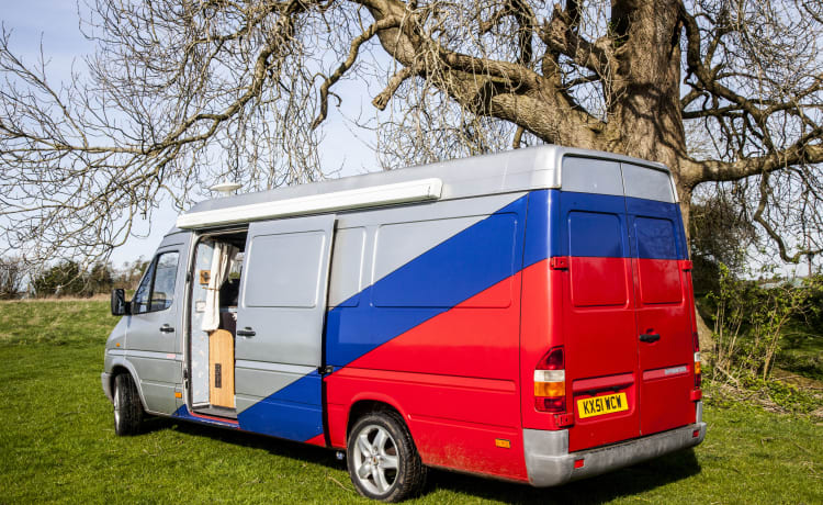 Maureen – Schitterende off-grid - zelfgebouwde Retro Camper