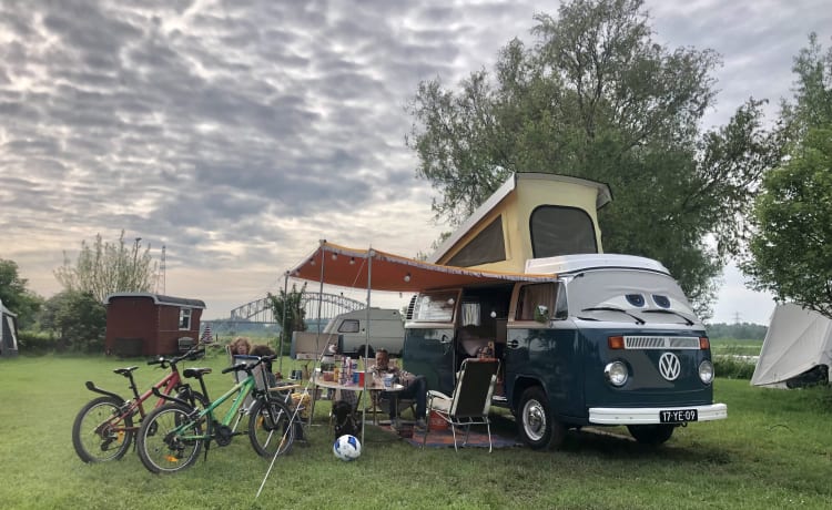 Corrie – 4p Volkswagen campervan uit 1975