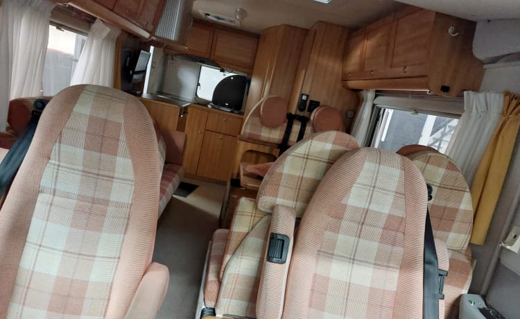 Topper – 6 pers Fiat Knaus Camper 2.8 huisdieren toegestaan