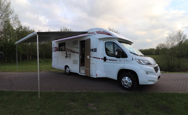 3-pers. Rimor camper | Queensbed | Airco | Luifel | Fietsendrager | 