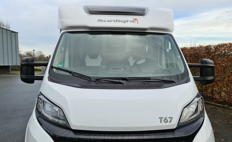 K257XF – Luxury Modern 4 pers Sunlight T67 with length bed | miles free!