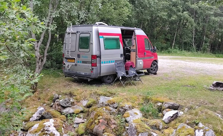 2p Peugeot campervan uit 1998