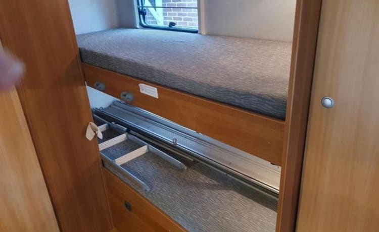 Hymer Carado A366 – Beau camping-car familial spacieux ! 