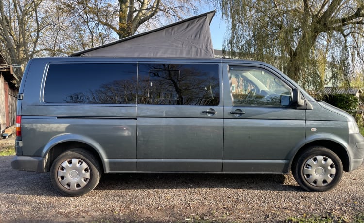 2 pers. Gezellige Camper met nieuw interieur !! – WINTER RATE, from 4 weeks rental, € 50.00 per day!   