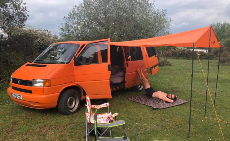 Orange Beast – 2 berth Volkswagen bus from 1996