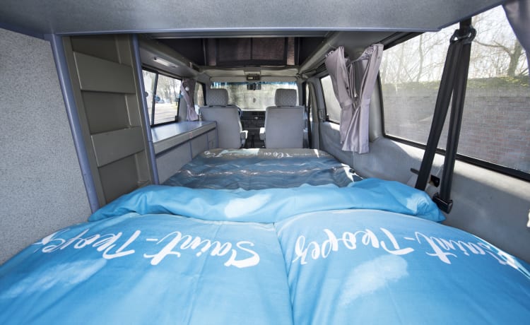 Mer - VW T4 California confortable et robuste avec toit de couchage