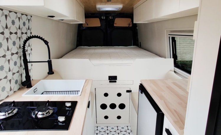 The Beast  – Beautiful, luxurious converted Sprinter L4 H2