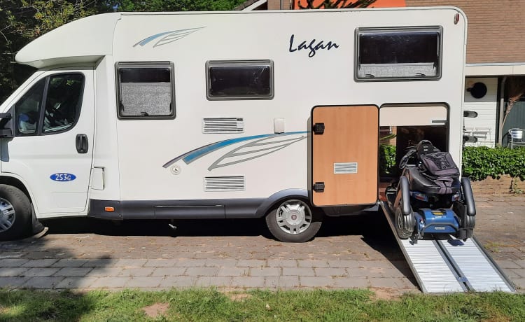 Louis – Mooie compacte McLouis integraal uit 2007 met Garage en scootmobiel 