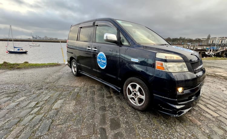 Cherny – 2-persoons Toyota campervan uit 2005