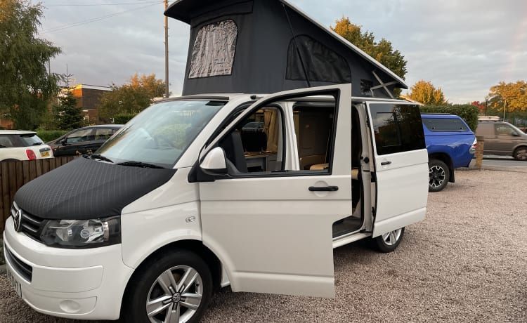 Kevin – Volkswagen Campervan mit 4 Schlafplätzen (Südwesten & Cotswolds)