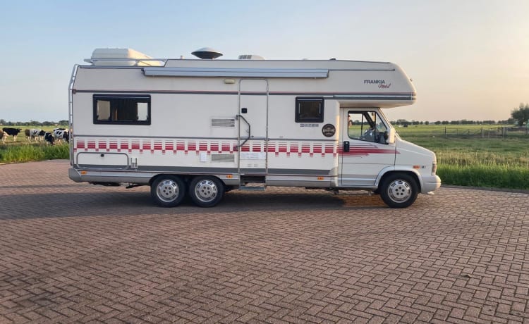 Wonderful spacious family camper for rent