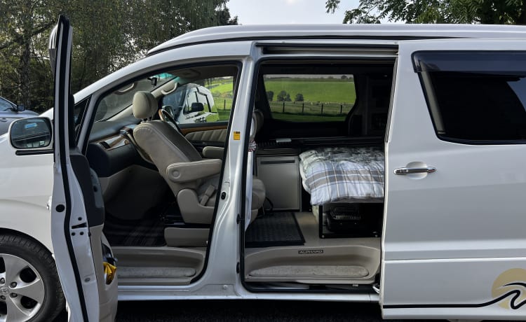 The Borderless Reiver – 3-persoons Toyota campervan uit 2007