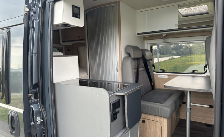 Laika – Onze superschone en luxe Fiat Ducato camperbus te huur!