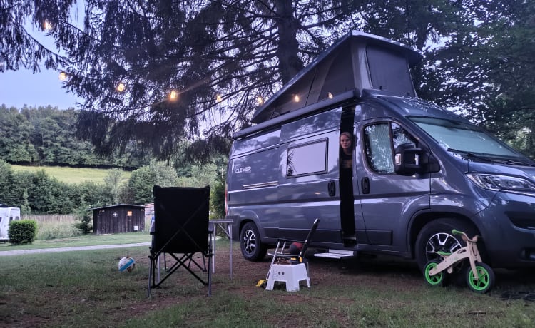 Clever Van with roof tent (4 persons) - Built in 2022