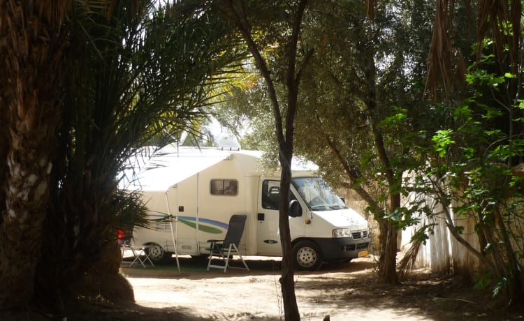 Louez un joli camping-car, extras y compris porte-vélos