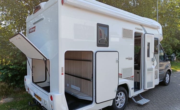 4p Challenger semi-integrated uit 2017 - Luxe camper!