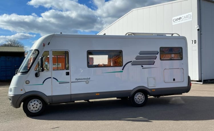 Trein – Very spacious, family-friendly Hymer B644 (Train) camper