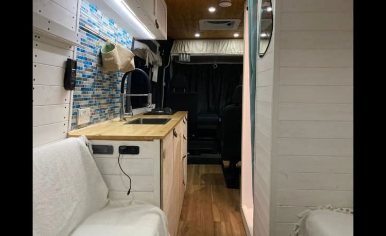 Crafty Fredrick – The comfverted 2018 VW Crafter Supervan 