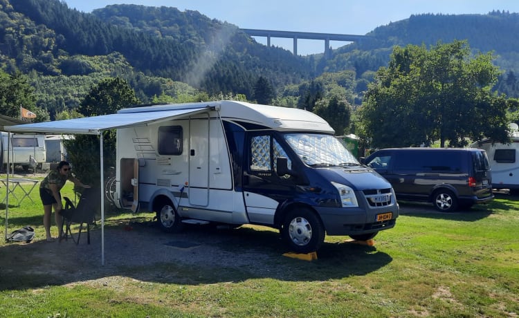 Camping-car Ford Hymer 522 compact et tout équipé