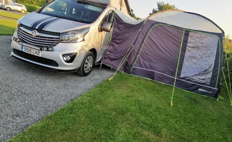 BIG BAD – Vauxhall vivaro campervan, professional conversion.