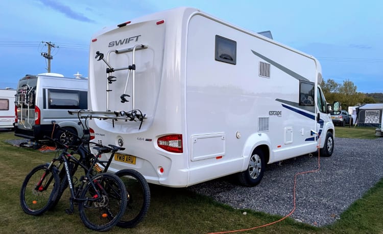 Camper di lusso con 6 posti letto Perfetto per le fughe in famiglia